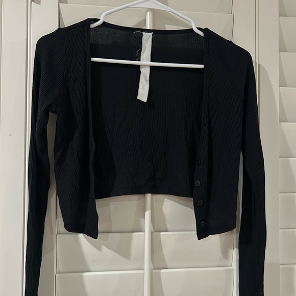 Alo Ribbed Cropped Whisper Cardigan - Picture 5 of 6